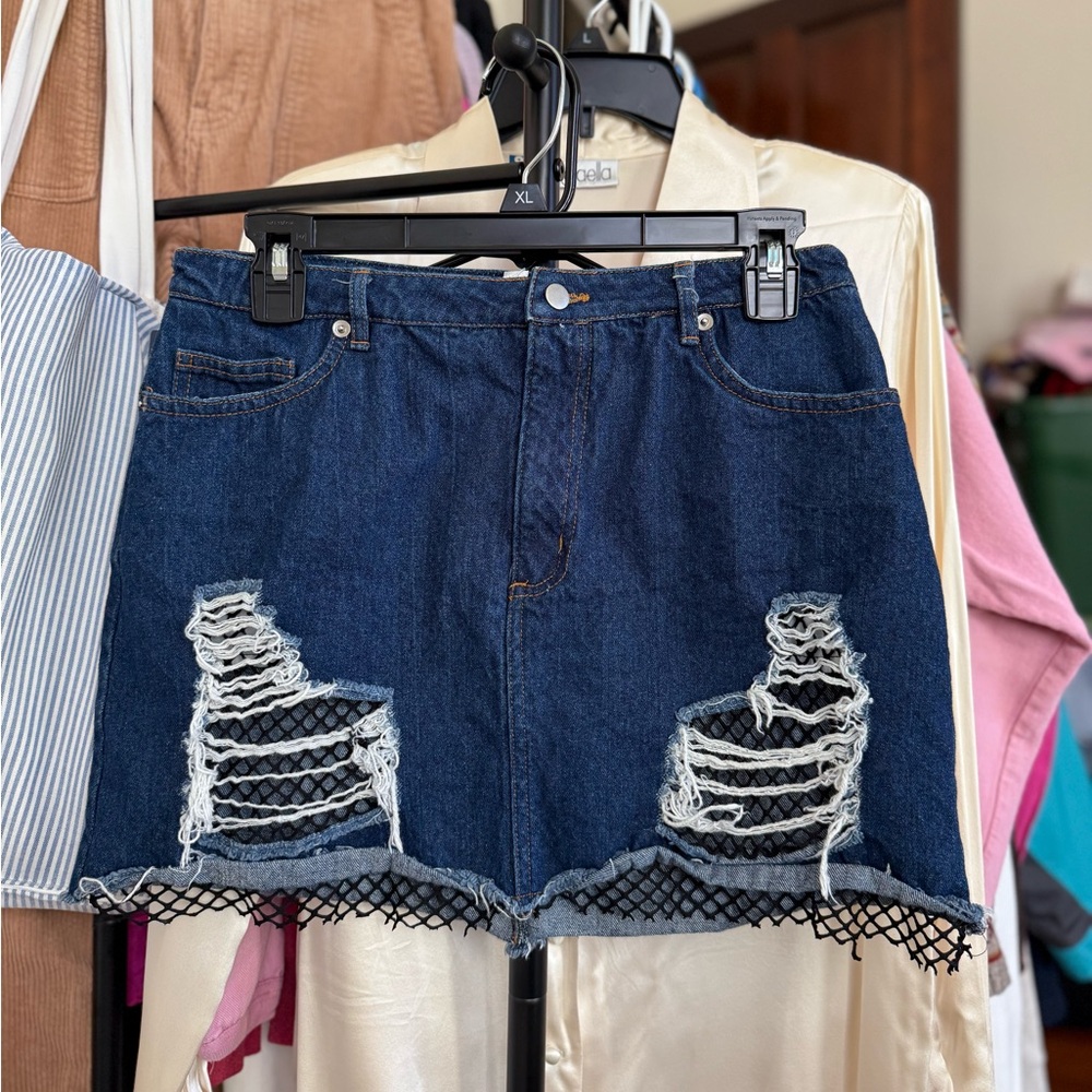 Wild Honey fishnet denim mini skirt / large